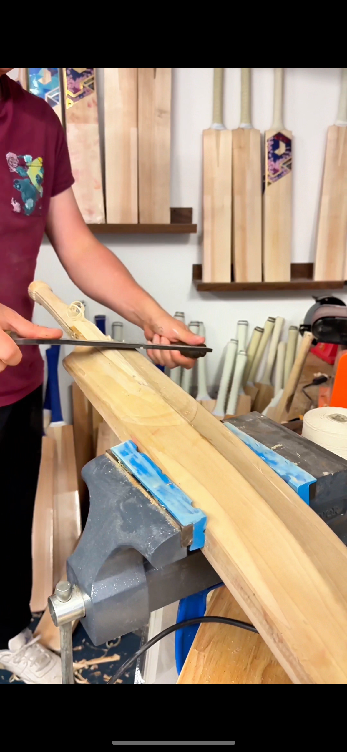 Cricket bat shaping